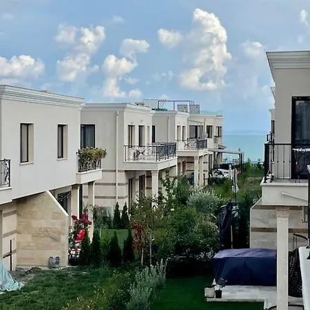 Our Dreamy By The Sea بوموري